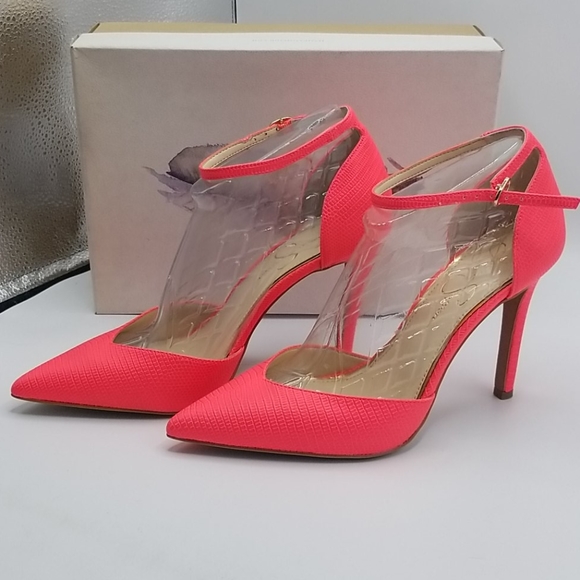 Jessica Simpson Women’s Cirrus Pumps - Picture 2 of 5